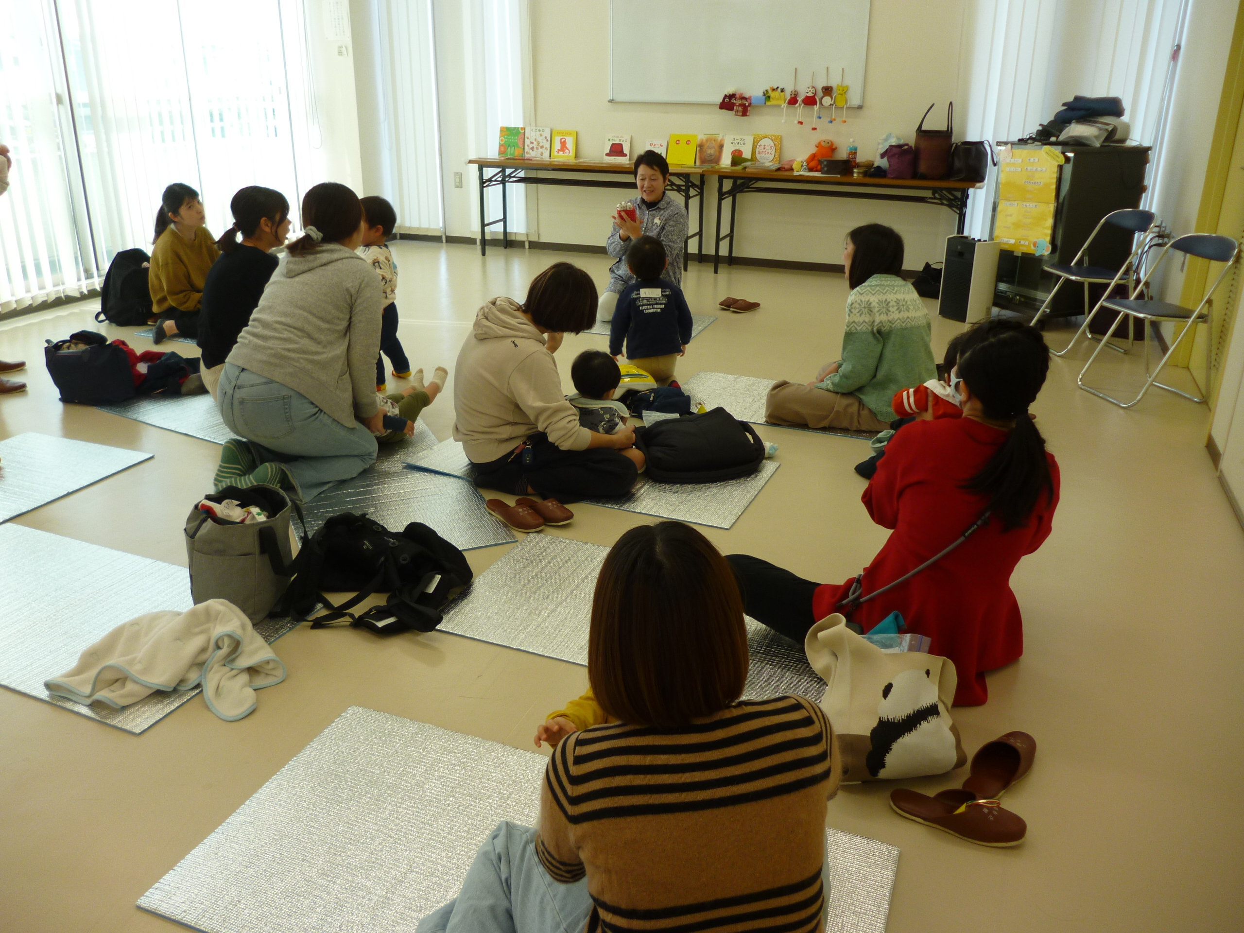 わらべうたに参加している活動写真